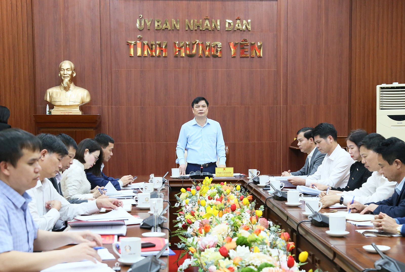 Phó Chủ tịch UBND tỉnh Hưng Yên Phạm Văn Nghiêm phát biểu chỉ đạo tại cuộc họp. Ảnh: Tất Đạt.