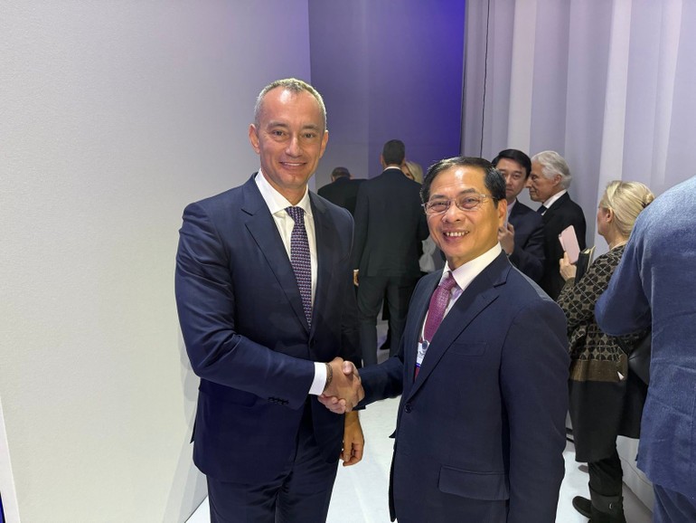 Phó Thủ tướng Bùi Thanh Sơn dự Lễ ký Hiến chương Hội đồng Hòa bình