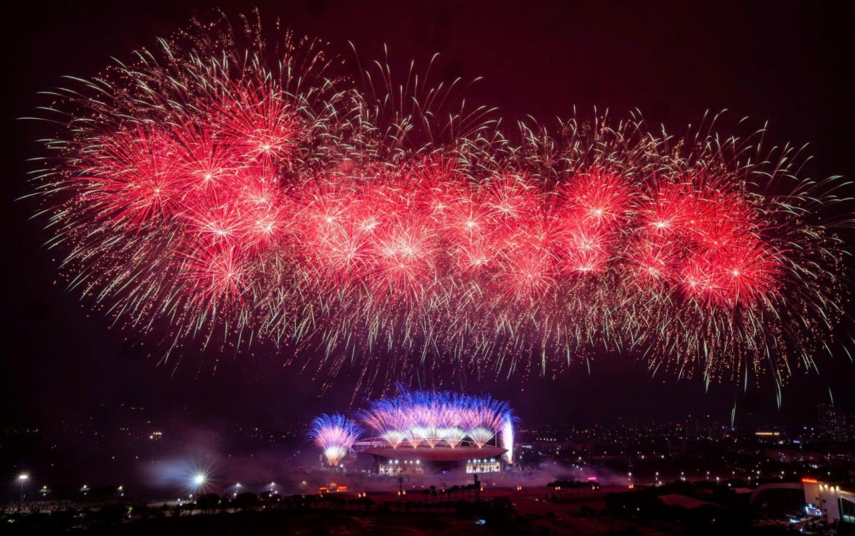 Sun Group chiêu đãi ‘đại tiệc pháo hoa’ mãn nhãn chưa từng có tại Hà Nội Sun Group chiêu đãi ‘đại tiệc pháo hoa’ mãn nhãn chưa từng có tại Hà Nội