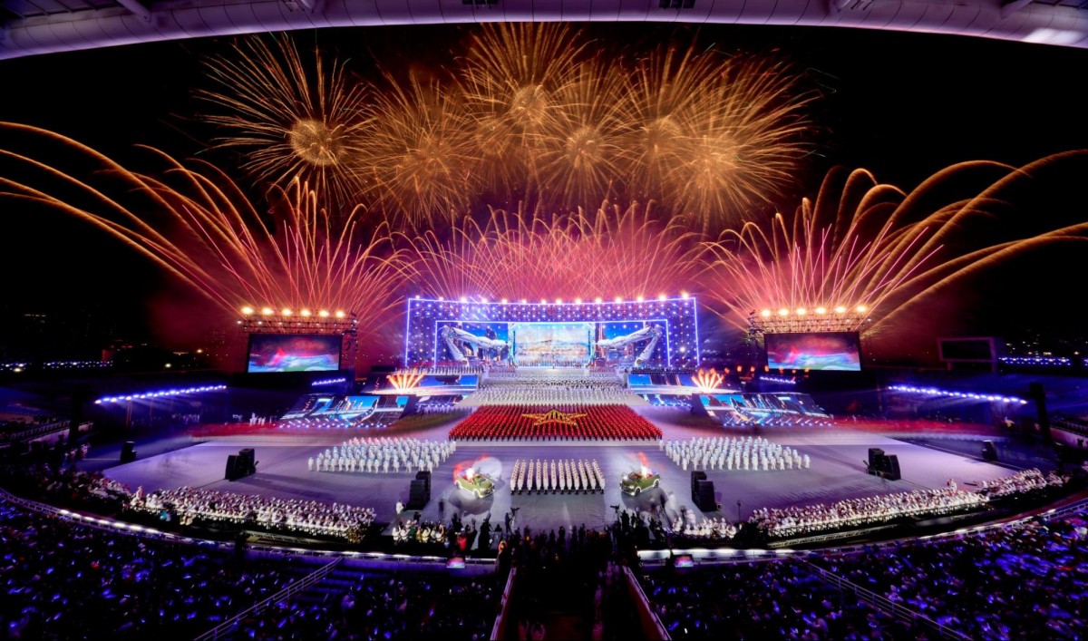 Sun Group chiêu đãi ‘đại tiệc pháo hoa’ mãn nhãn chưa từng có tại Hà Nội Sun Group chiêu đãi ‘đại tiệc pháo hoa’ mãn nhãn chưa từng có tại Hà Nội