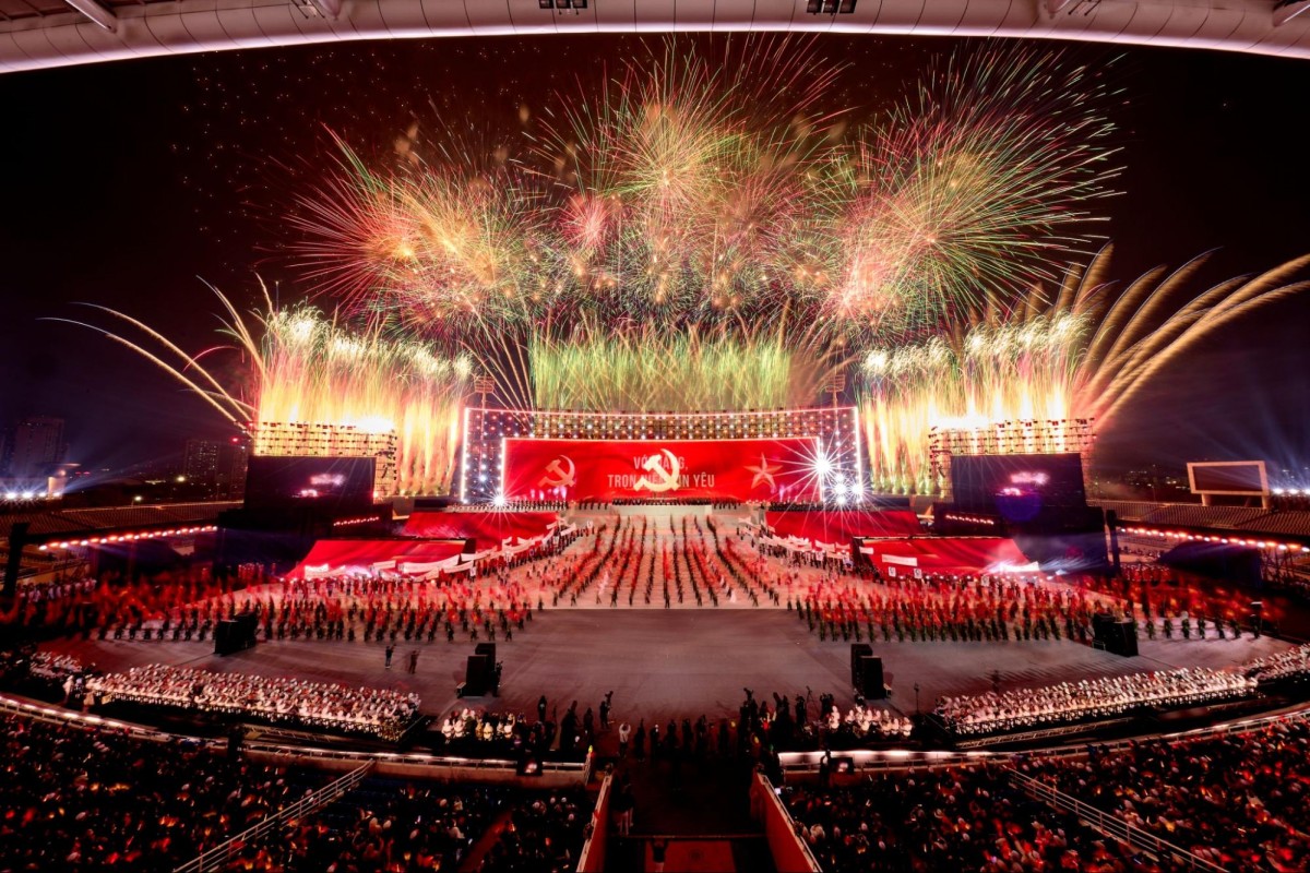 Sun Group chiêu đãi ‘đại tiệc pháo hoa’ mãn nhãn chưa từng có tại Hà Nội Sun Group chiêu đãi ‘đại tiệc pháo hoa’ mãn nhãn chưa từng có tại Hà Nội