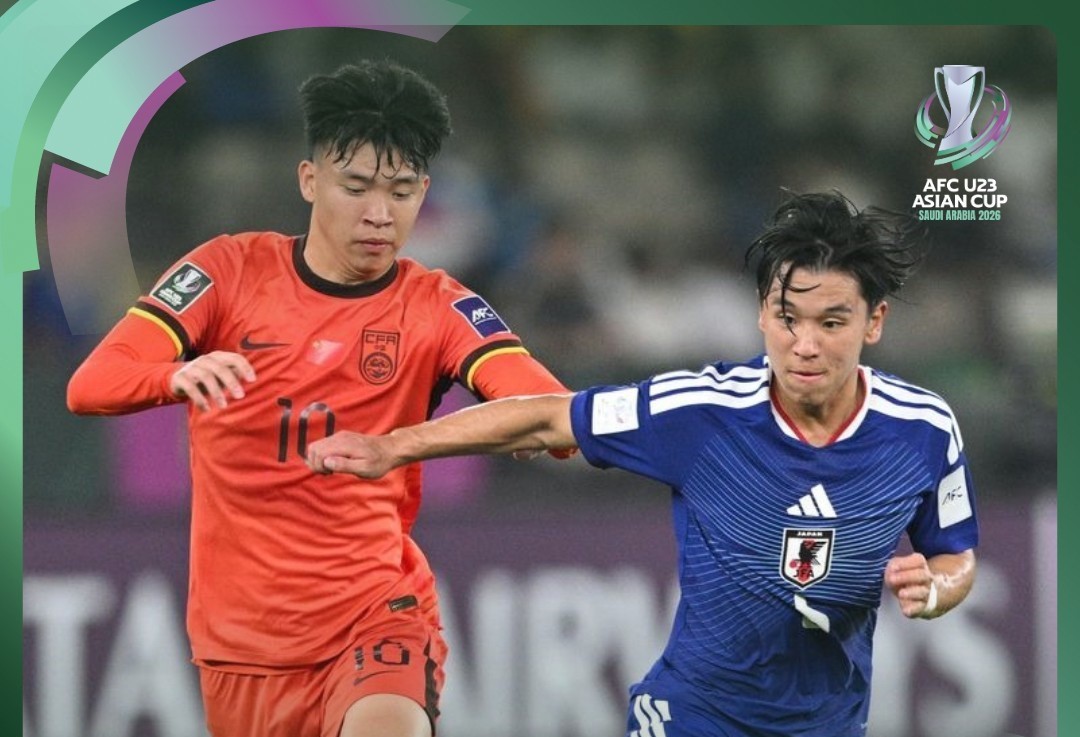 U23 Nhật Bản (xanh) áp đảo U23 Trung Quốc ở hiệp một. Ảnh: AFC Asian Cup