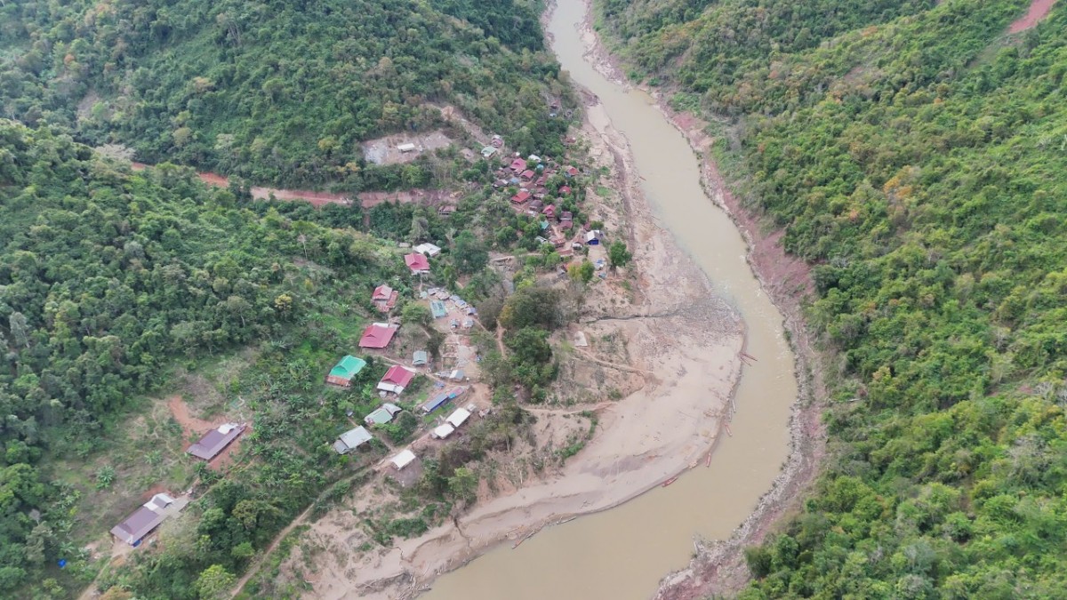 Hành trình mang ánh sáng đến những điểm trường vùng lũ Nghệ An
