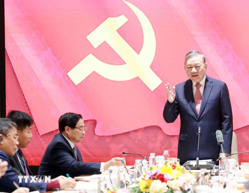 Tổng Bí thư làm việc với các Đại sứ Việt Nam ở nước ngoài tham dự Đại hội XIV Tổng Bí thư làm việc với các Đại sứ Việt Nam ở nước ngoài tham dự Đại hội XIV