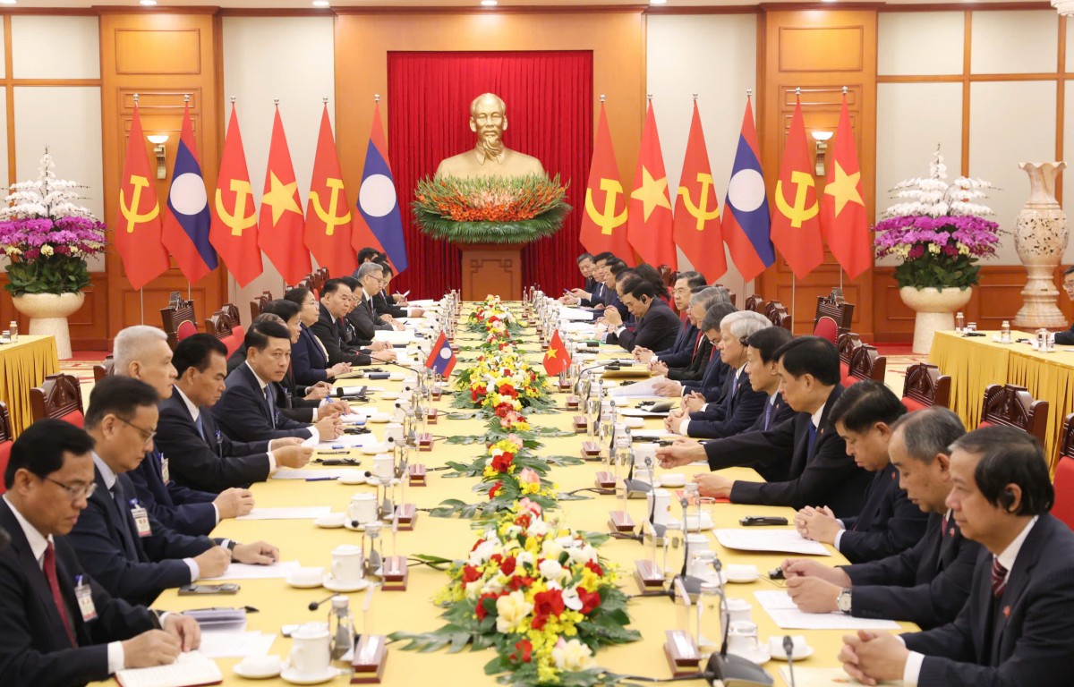 Làm sâu sắc và thực chất hơn nữa quan hệ hợp tác toàn diện Việt Nam - Lào