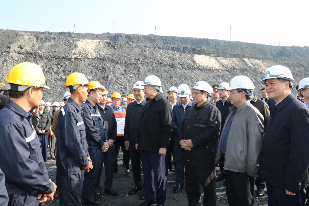 Tổng Bí thư Tô Lâm thăm công nhân ngành than tại Quảng Ninh