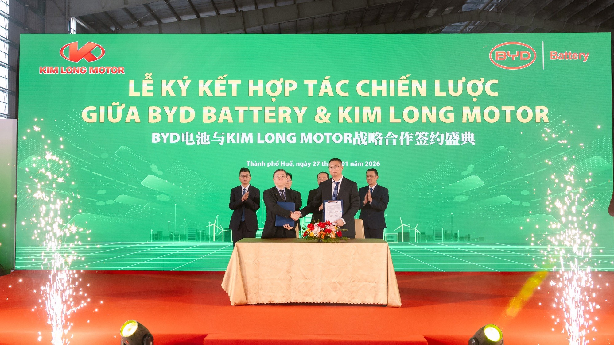 KIM LONG MOTOR ký kết hợp tác chiến lược với BYD BATTERY– doanh nghiệp hàng đầu thế giới trong lĩnh vực pin và phương tiện sử dụng năng lượng mới - Ảnh VGP
