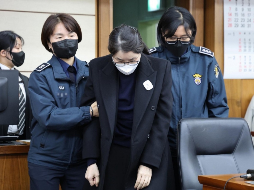Cựu Đệ nhất phu nhân Hàn Quốc lĩnh án 20 tháng tù