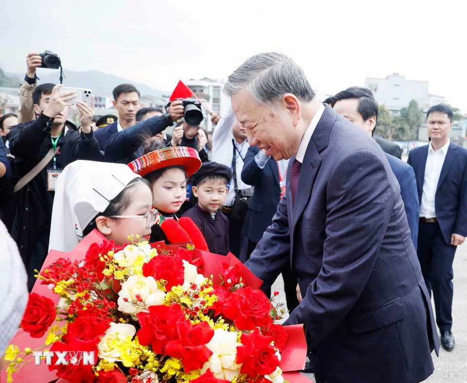 'Tiếp tục chung sức, đồng lòng đưa Cao Bằng tiến lên vững chắc'