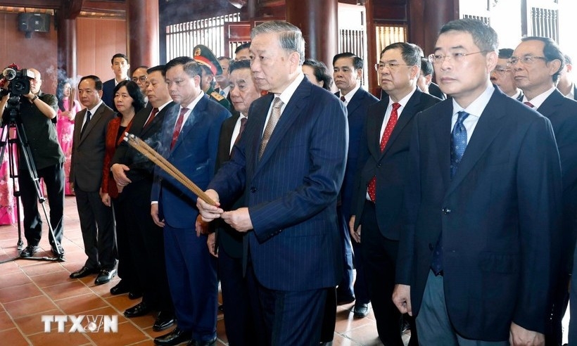Tổng Bí thư Tô Lâm dâng hương tưởng niệm Chủ tịch Hồ Chí Minh tại Nghệ An