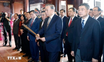 Tổng Bí thư Tô Lâm dâng hương tưởng niệm Chủ tịch Hồ Chí Minh tại Nghệ An