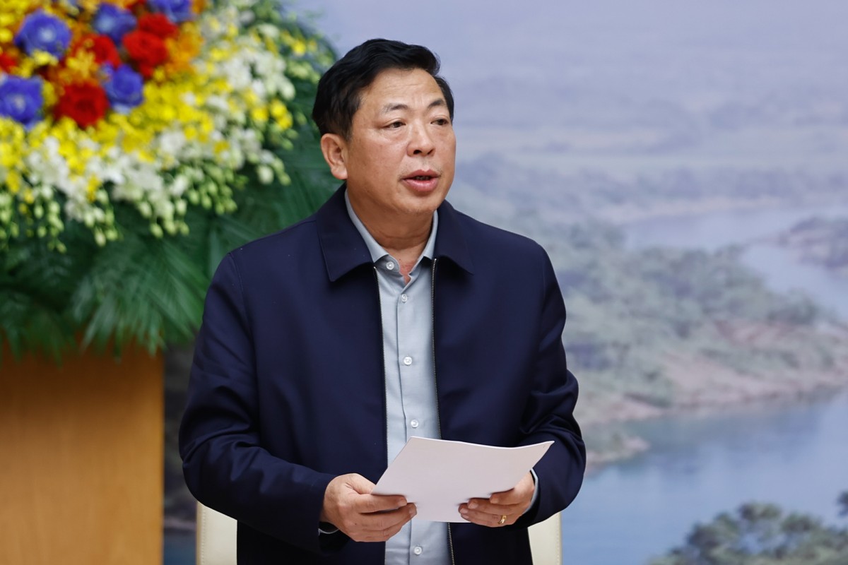 Bộ trưởng Bộ Xây dựng Trần Hồng Minh báo cáo tại Phiên họp - Ảnh: VGP