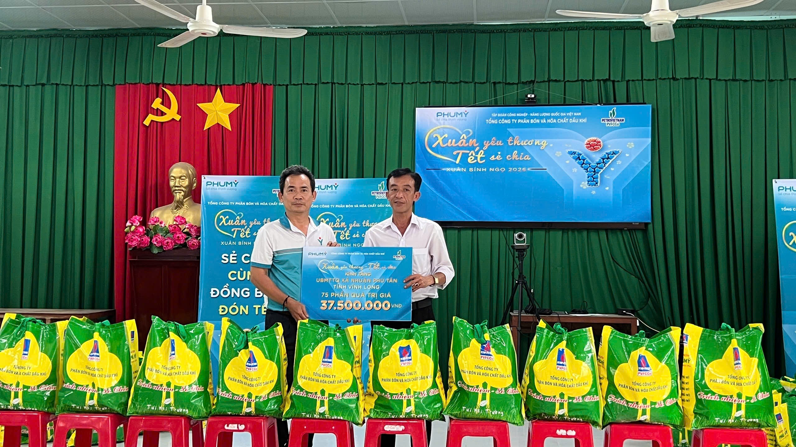 Phú Mỹ mang Tết đến hơn 16.000 hộ nghèo trên cả nước