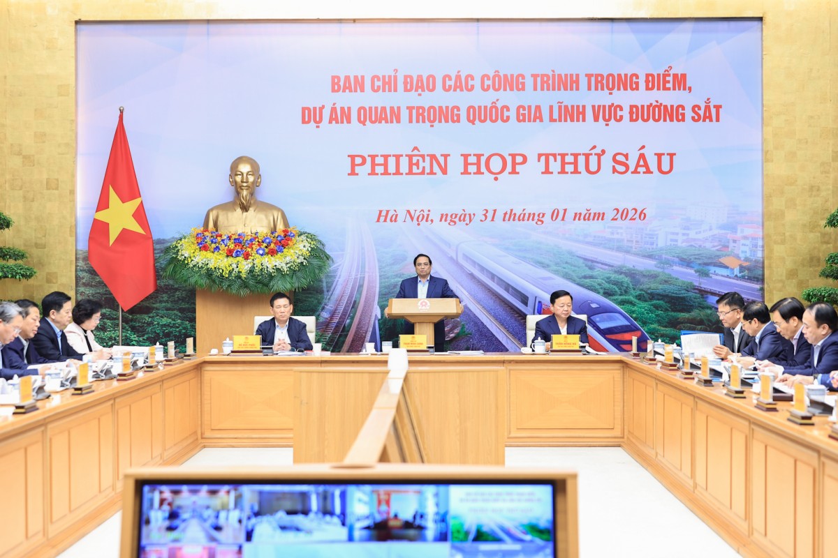 Thủ tướng Phạm Minh Chính chủ trì phiên họp thứ sáu Ban Chỉ đạo các công trình, dự án quan trọng quốc gia lĩnh vực đường sắt. Ảnh: VGP.