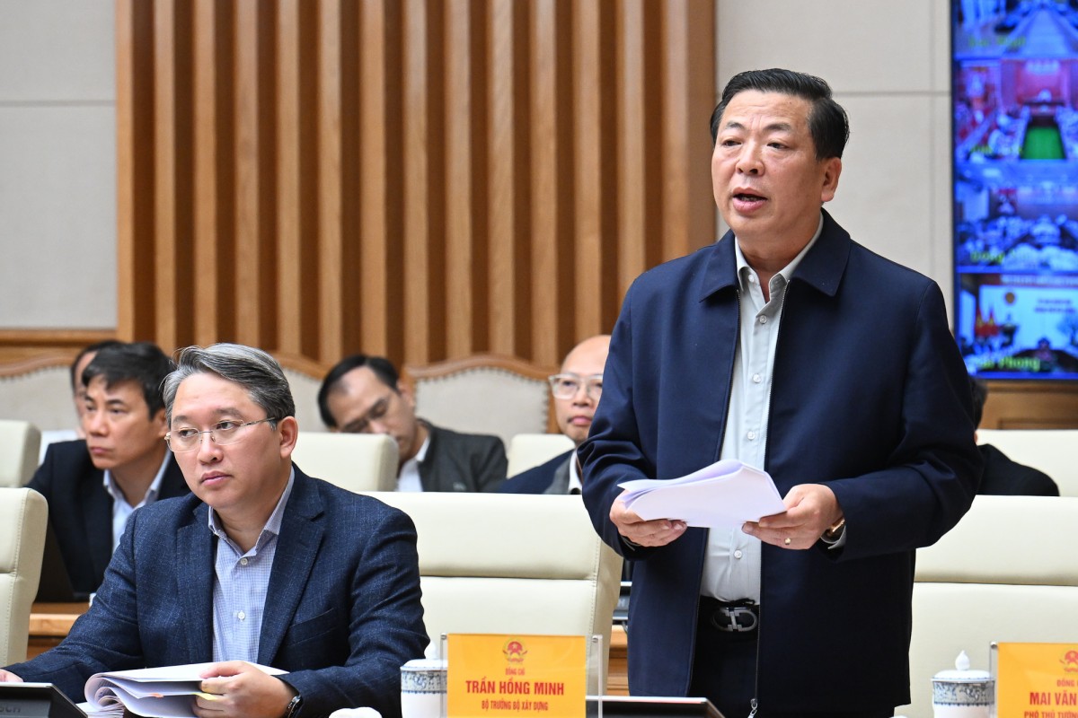 Bộ trưởng Bộ Xây dựng Trần Hồng Minh báo cáo tại phiên họp. Ảnh: VGP.