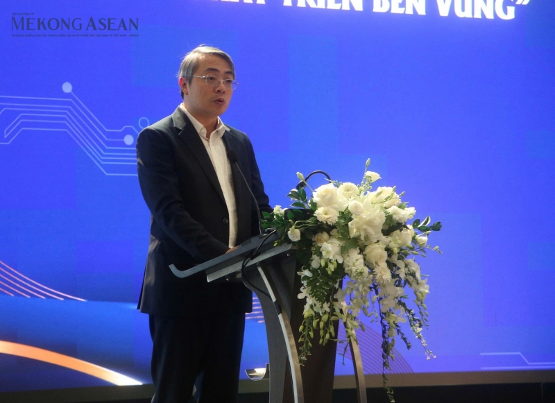 Ông Hoàng Ninh, Phó Cục trưởng Cục Thương mại điện tử và Kinh tế số phát biểu khai mạc Diễn đàn.