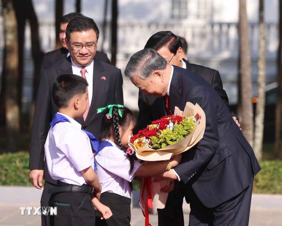 Lễ đón trọng thể Tổng Bí thư Tô Lâm tại Vientiane, Lào