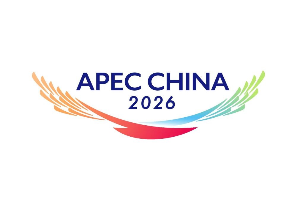 Logo Hội nghị Cấp cao APEC 2025 được công bố tại Cuộc họp không chính thức các Quan chức Cấp cao APEC tại Thâm Quyến, ngày 12/12/2025. Ảnh: China Daily