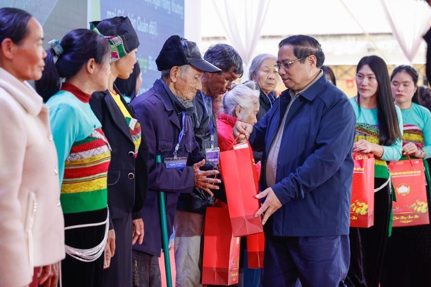 Thủ tướng: Chăm lo chuẩn bị Tết cho nhân dân, không để ai bị bỏ lại phía sau