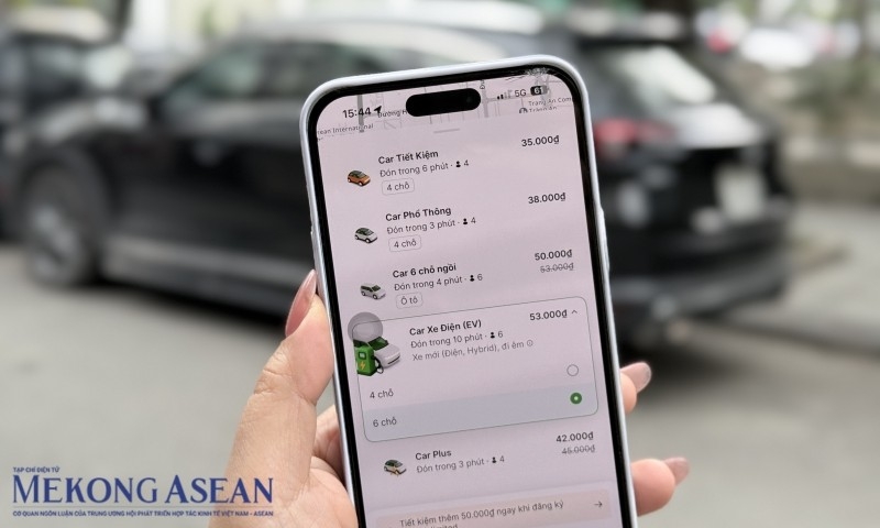 Grab triển khai dịch vụ gọi xe ô tô điện 6 chỗ