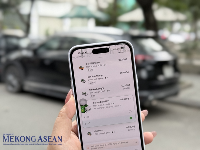 Grab triển khai dịch vụ gọi xe ô tô điện 6 chỗ 