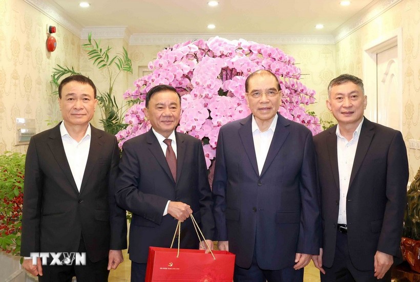 Thường trực Ban Bí thư dâng hương tưởng nhớ Bác Hồ tại Nhà 67