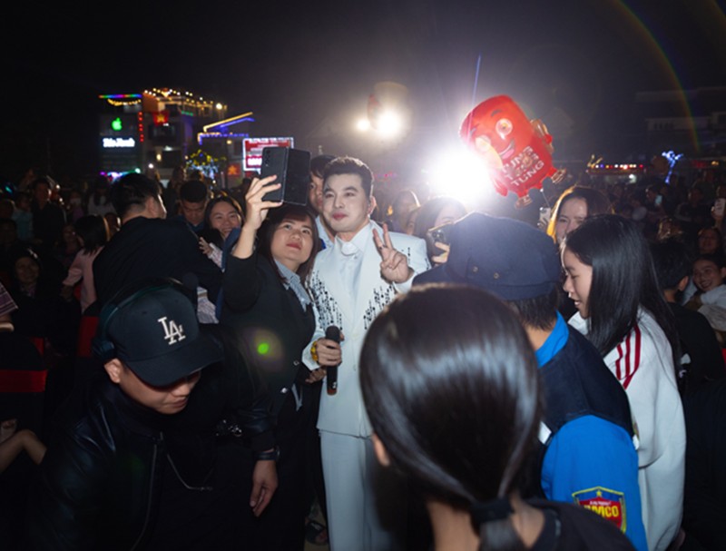 ROX Living Đức Thọ rực rỡ đêm nhạc hội 'Xuân Concert'