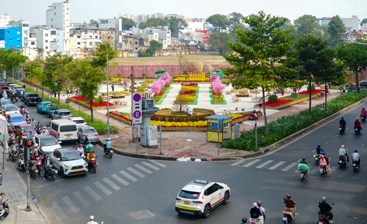 Công viên hoa xuân 152 Trần Phú - Thêm điểm vui chơi cho người dân dịp đầu năm mới Công viên hoa xuân 152 Trần Phú - Thêm điểm vui chơi cho người dân dịp đầu năm mới