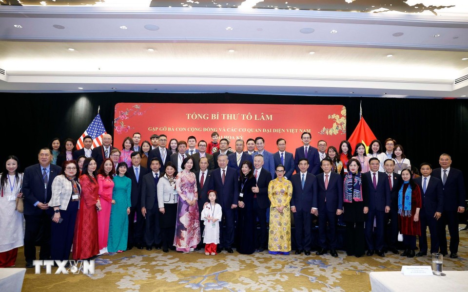 Tổng Bí thư Tô Lâm với bà con cộng đồng người Việt Nam tại Hoa Kỳ. 