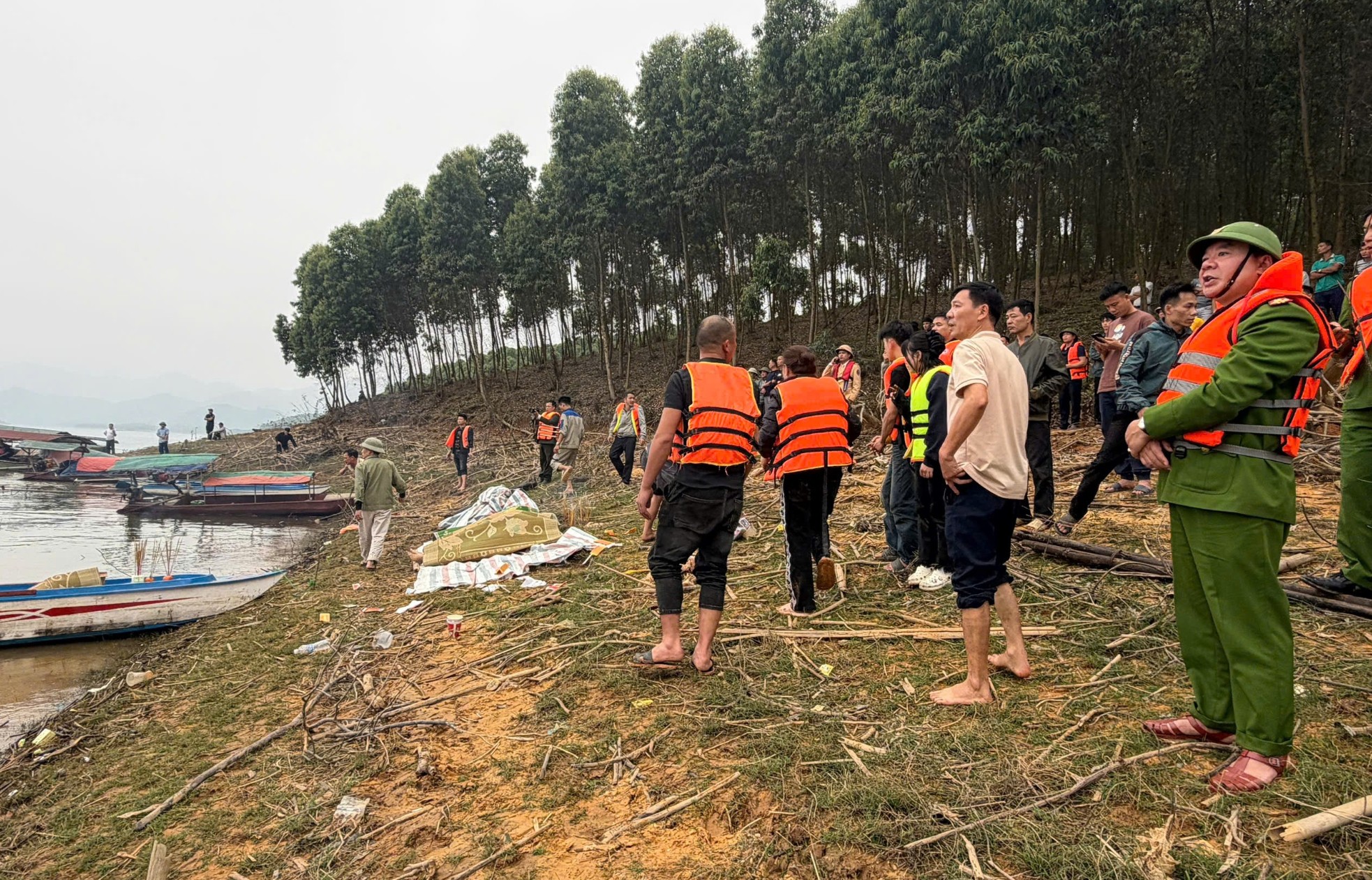 6/6 người mất tích trong vụ tai nạn giao thông đường thủy đã được tìm thấy. Nguồn: Báo Lào Cai.