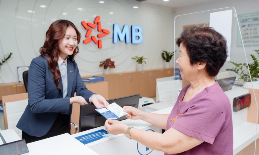 MB lì xì 100 cổ phiếu cho mỗi nhân viên