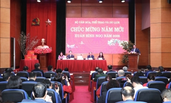 Thủ tướng gặp mặt trí thức, nghệ sỹ, nhà báo, vận động viên tiêu biểu nhân dịp năm mới