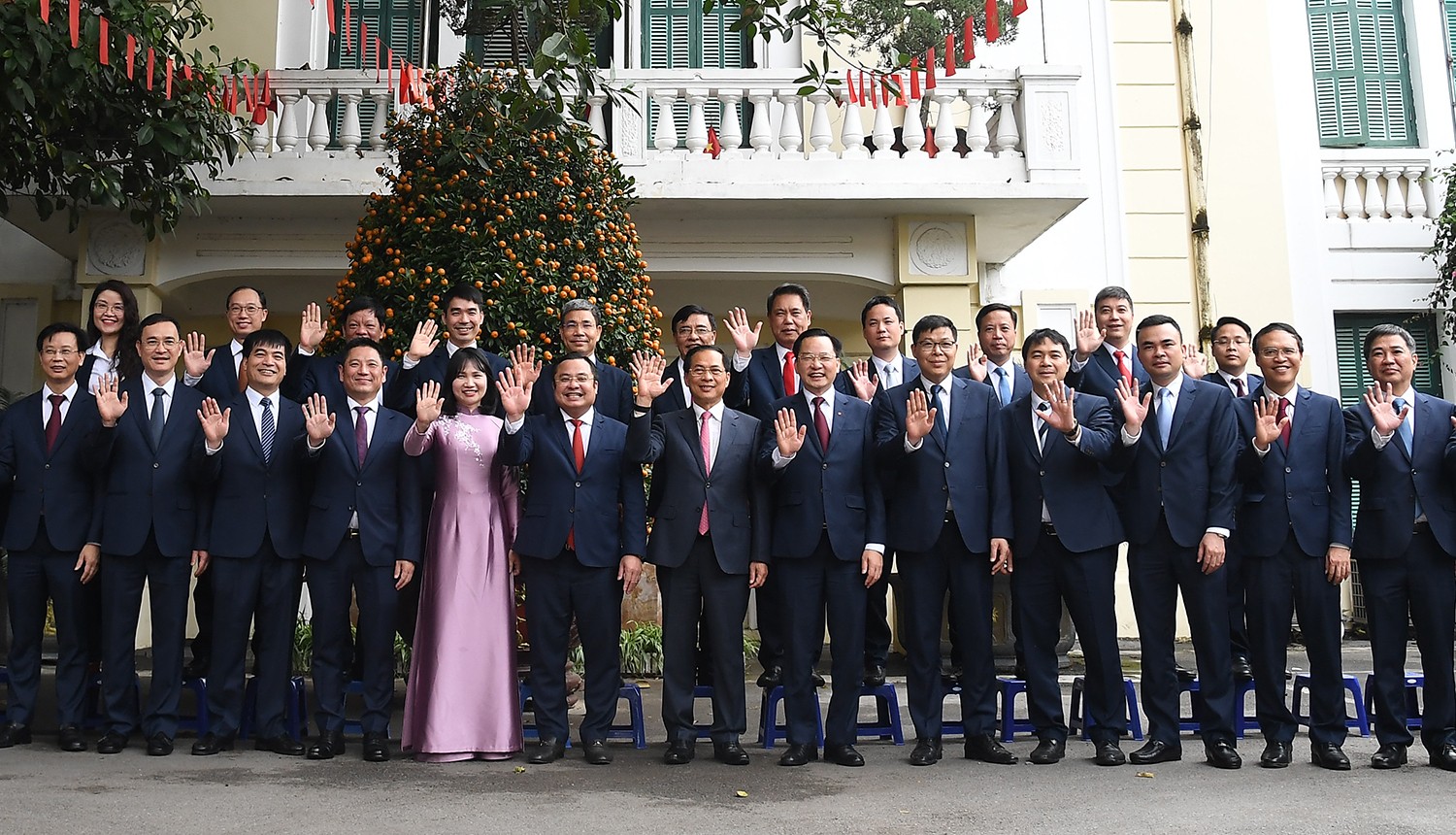 Phó Thủ tướng Chính phủ Bùi Thanh Sơn thăm, làm việc với Tập đoàn Vinachem- Ảnh: VGP/Hải Minh