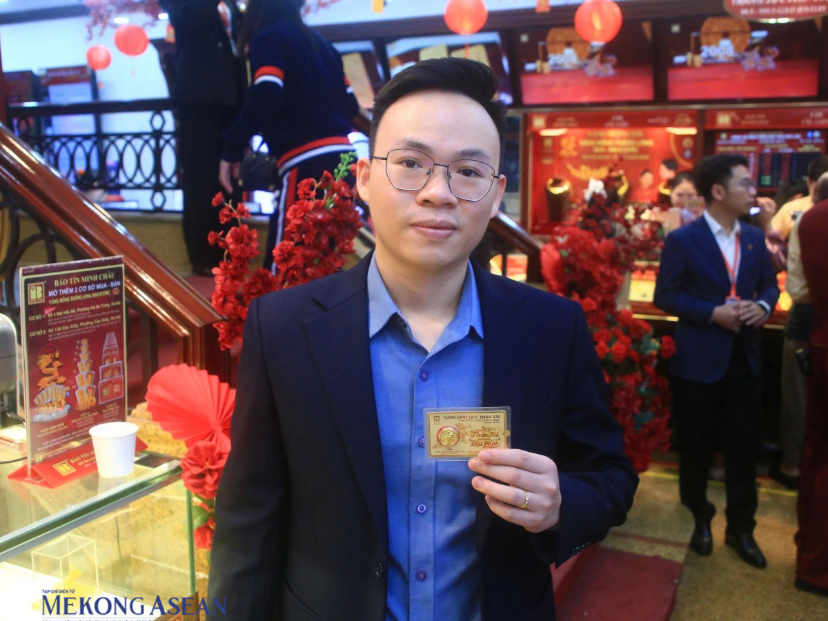 Ngày vía Thần Tài: Vàng hút khách, giá quay đầu giảm Ngày vía Thần Tài: Vàng hút khách, giá quay đầu giảm