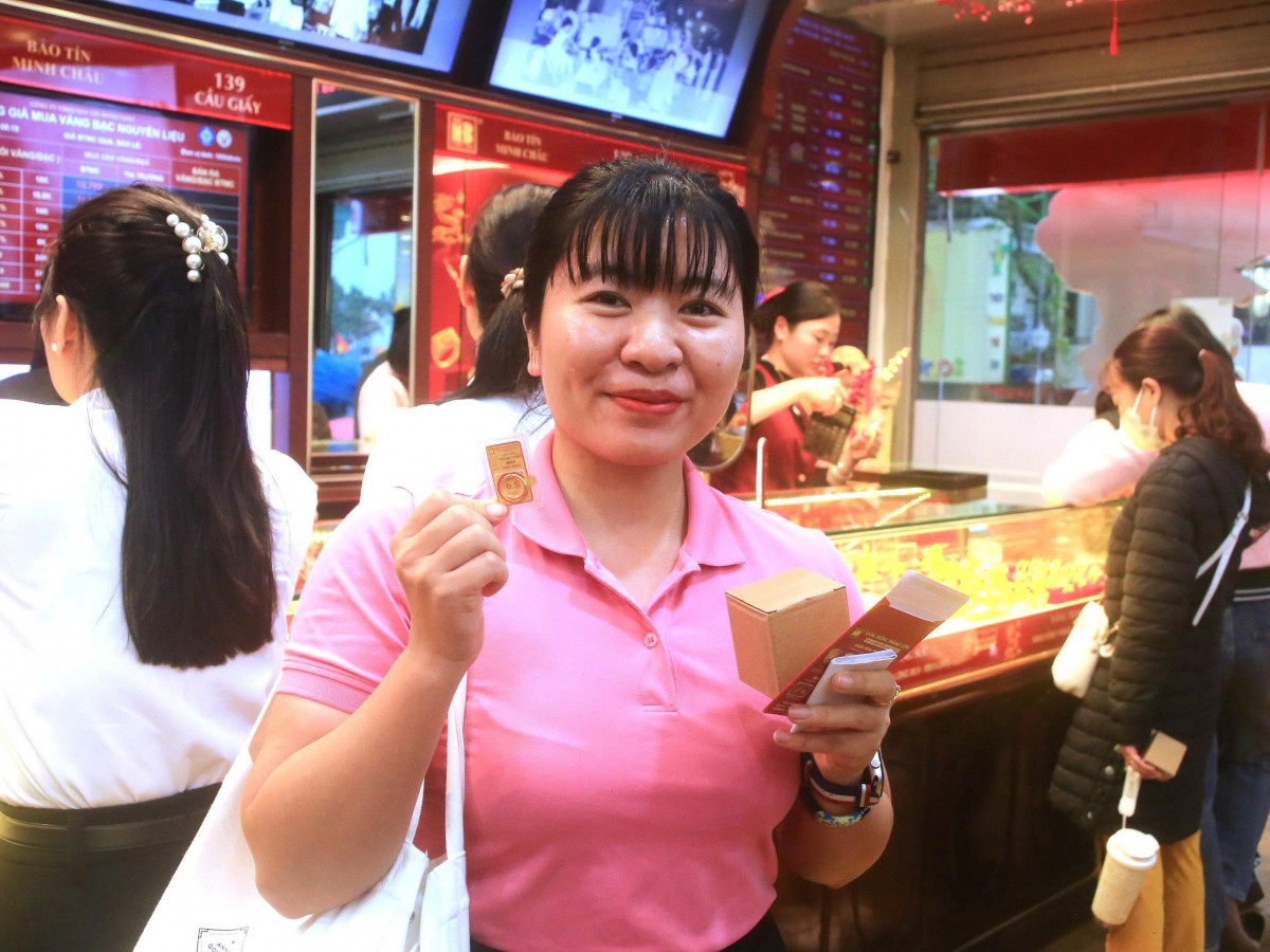 Ngày vía Thần Tài: Vàng hút khách, giá quay đầu giảm Ngày vía Thần Tài: Vàng hút khách, giá quay đầu giảm