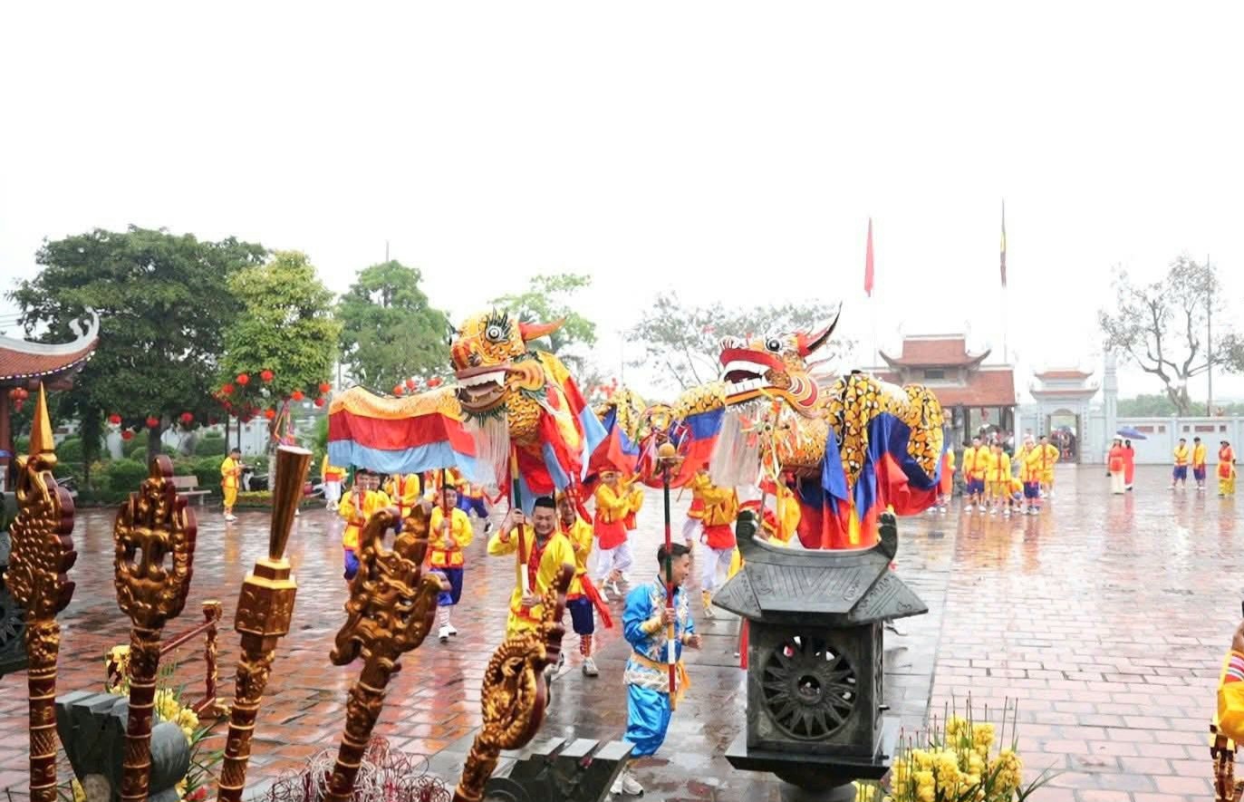 Khai hội đền thờ Triệu Việt Vương, tưởng nhớ vị vua lập căn cứ tại đầm Dạ Trạch