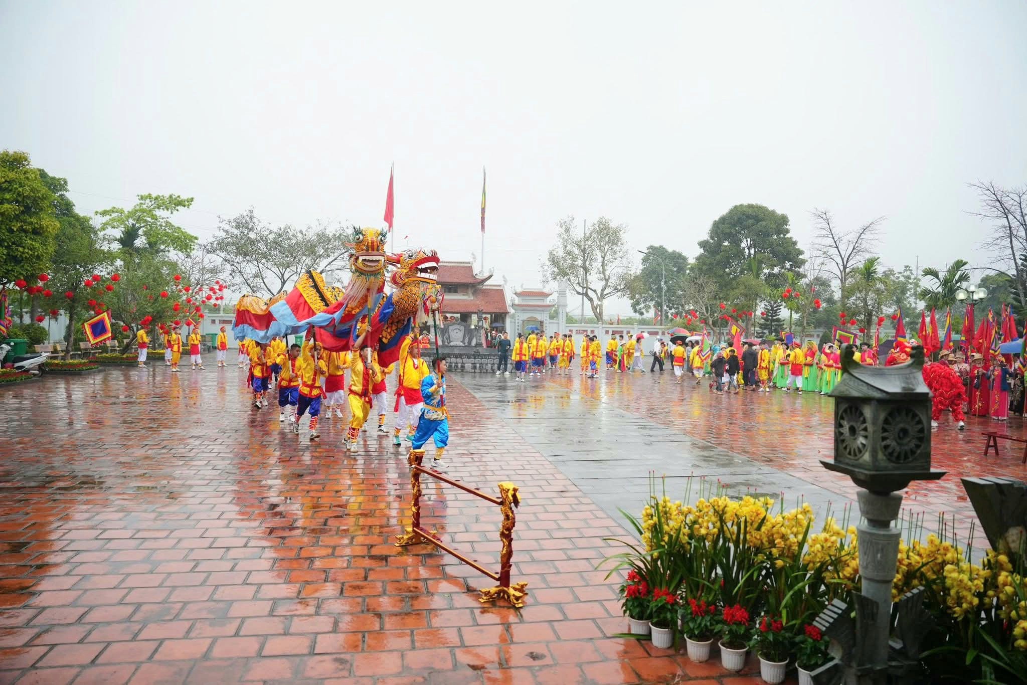 Khai hội đền thờ Triệu Việt Vương, tưởng nhớ vị vua lập căn cứ tại đầm Dạ Trạch
