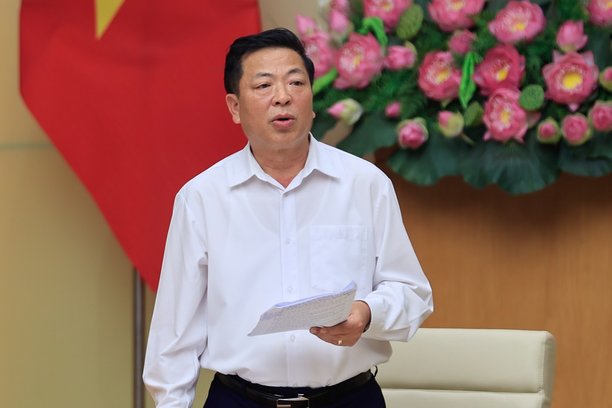 Bộ trưởng Bộ Xây dựng Trần Hồng Minh báo cáo tại phiên họp. Ảnh: VGP.