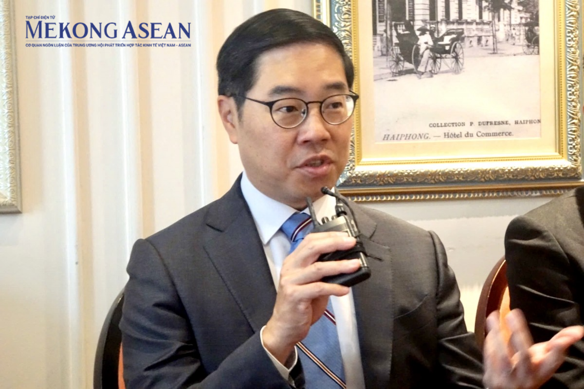 Chuyên gia Moody's: Việt Nam vẫn còn rất nhiều dư địa tài khóa Chuyên gia Moody's: Việt Nam vẫn còn nhiều dư địa tài khóa để hỗ trợ tăng trưởng