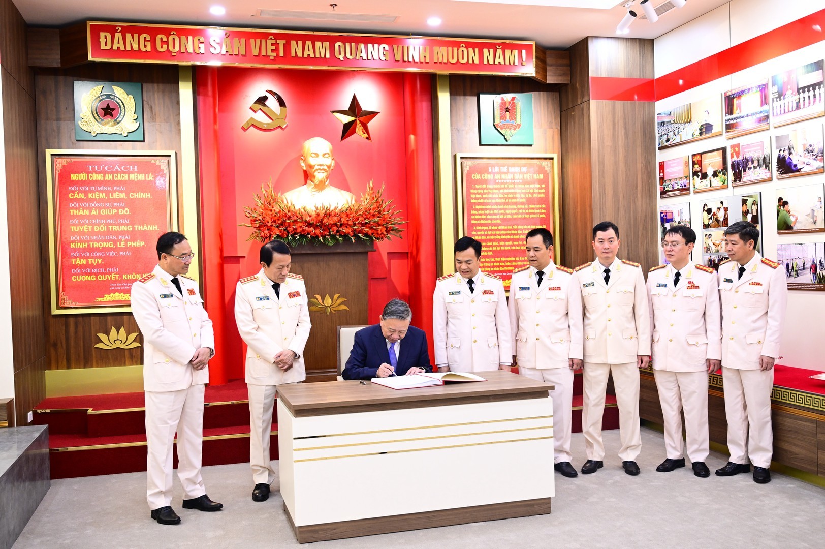 Tổng Bí thư Tô Lâm thăm và chúc Tết cán bộ, chiến sỹ Cục An ninh điều tra