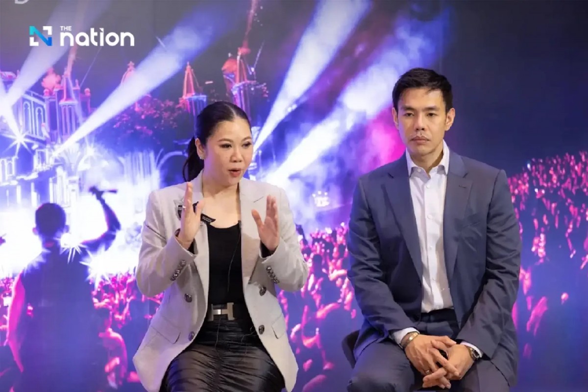 Bà Thapanee Kiatphaibool (trái) trong buổi họp báo ngày 26/2. Ảnh: Nation Thailand