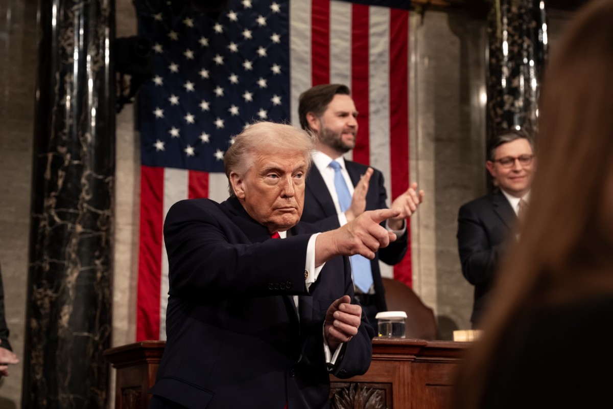 Tổng thống Trump cảnh báo cứng rắn nếu Iran tấn công trả đũa