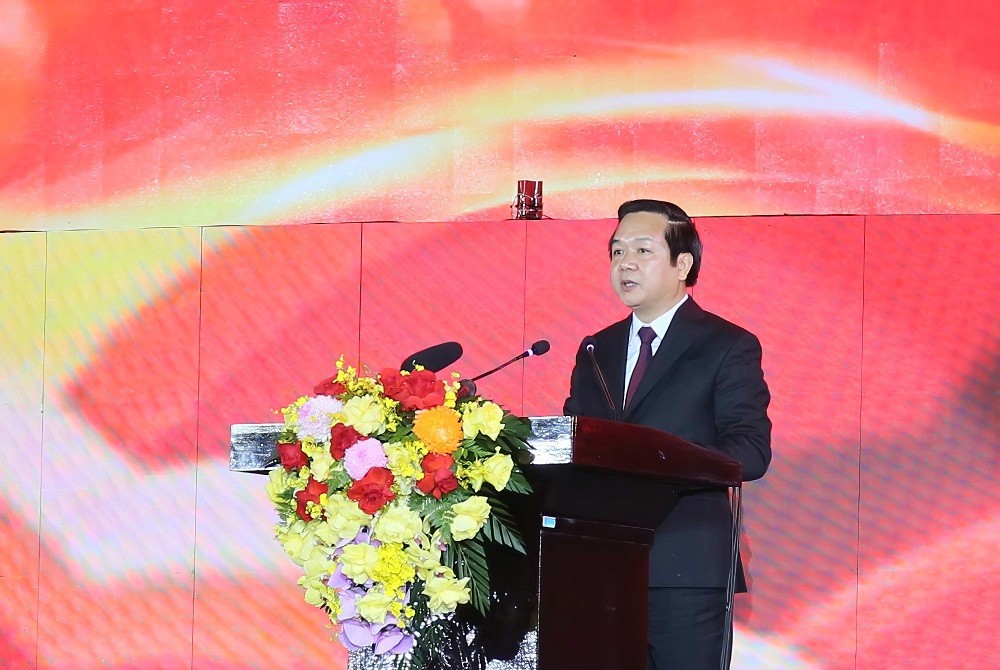 Ông Phạm Quang Ngọc, Ủy viên Trung ương Đảng, Phó Bí thư Tỉnh ủy, Chủ tịch UBND tỉnh Hưng Yên phát biểu khai mạc lễ hội. Ảnh Tất Đạt.