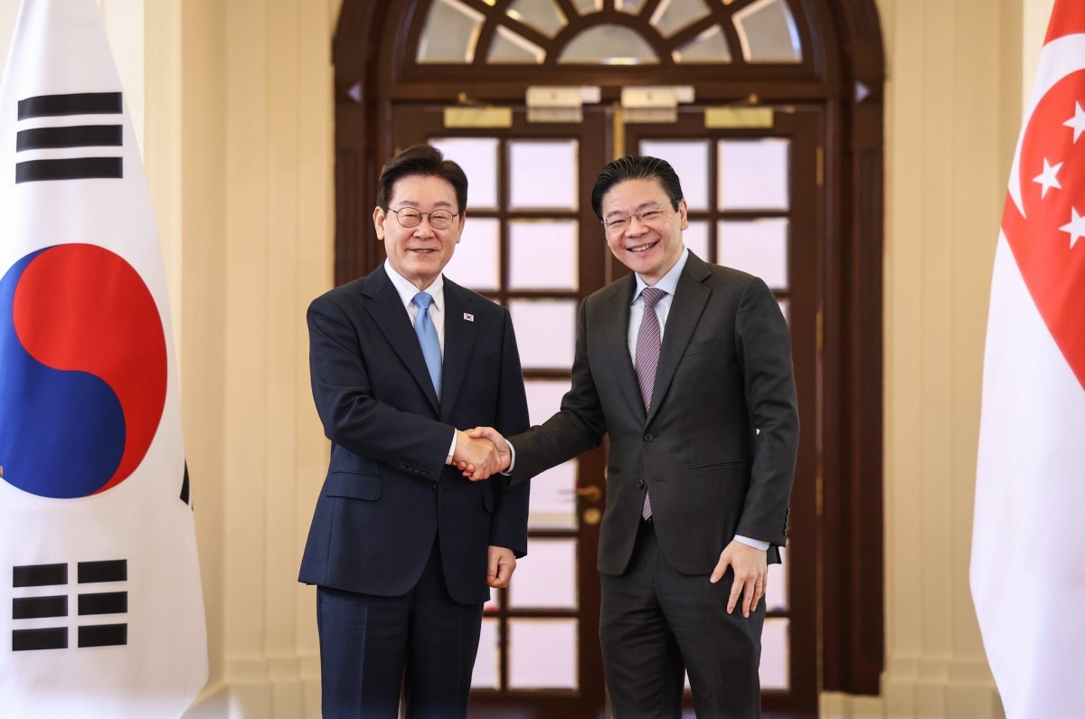 Tổng thống Hàn Quốc Lee Jae Myung và Thủ tướng Singapore Lawrence Wong ngày 2/3. Ảnh: Facebook/@Lawrence Wong