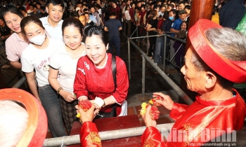 Lễ phát lương Đức Thánh Trần đền Trần Thương Xuân Bính Ngọ 2026