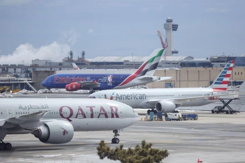 Giá vé máy bay chặng Á - Âu tăng vọt khi các sân bay vùng Vịnh đóng cửa