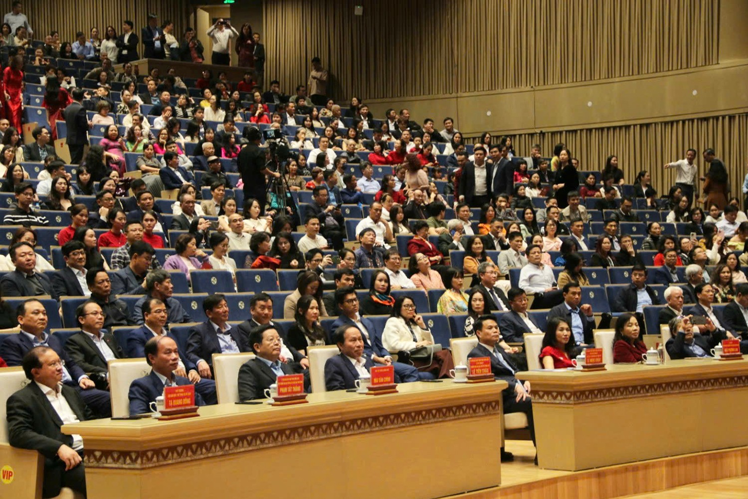 Phó Thủ tướng Mai Văn Chính dự khai trương Nhà hát Hoa Phượng