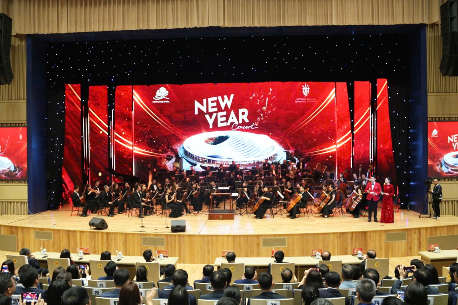 Phó Thủ tướng Mai Văn Chính dự khai trương Nhà hát Hoa Phượng