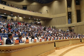 Phó Thủ tướng Mai Văn Chính dự khai trương Nhà hát Hoa Phượng