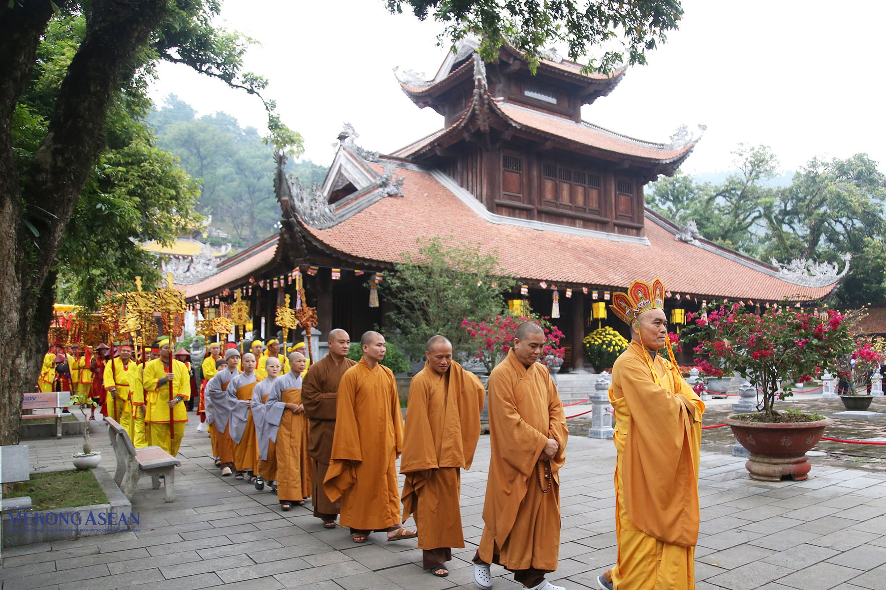 Trang trọng nghi lễ rước nước lễ hội mùa xuân Côn Sơn - Kiếp Bạc ở Hải Phòng